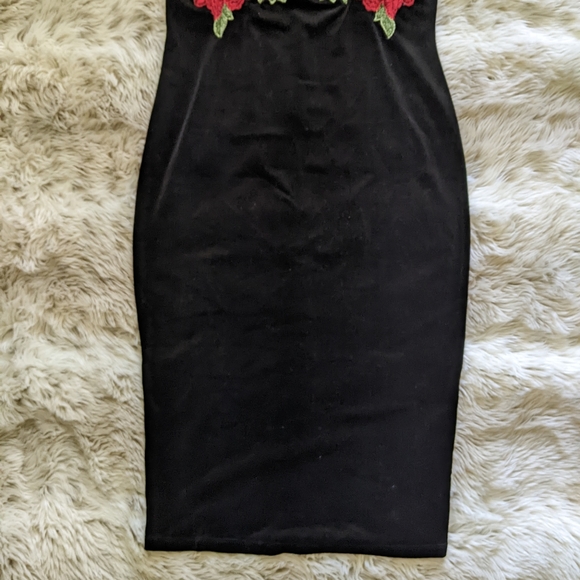 Velvet rose embroidery dress - Picture 6 of 12